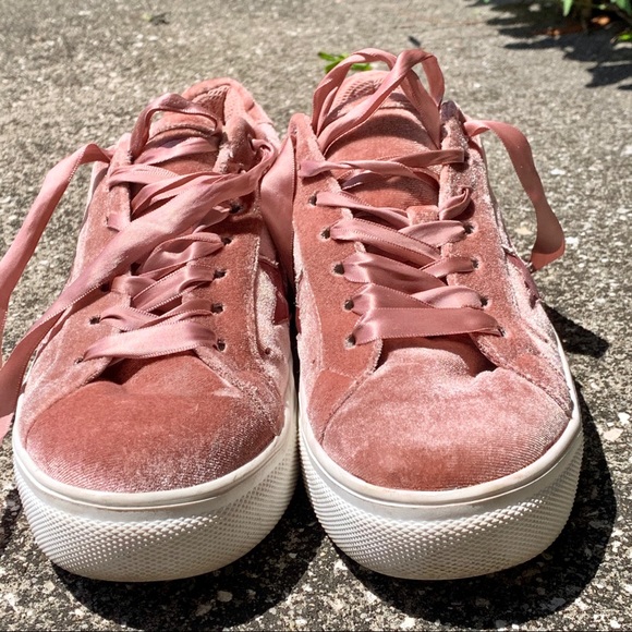 Madden Girl Velvet Star Sneakers Size 7 - Picture 10 of 16